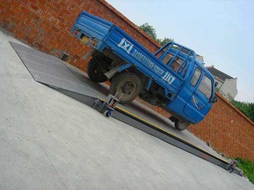 帶輪子電子汽車衡 移動(dòng)式汽車衡生產(chǎn)廠家