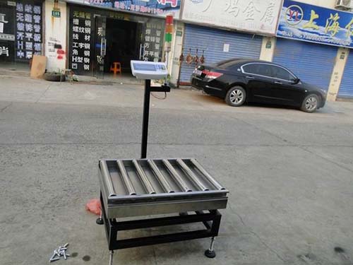 定制200公斤滾筒電子秤 輸送不銹鋼滾筒臺(tái)秤廠家